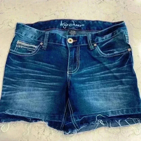 Ariya Jeans Shorts - Picture 1 of 10